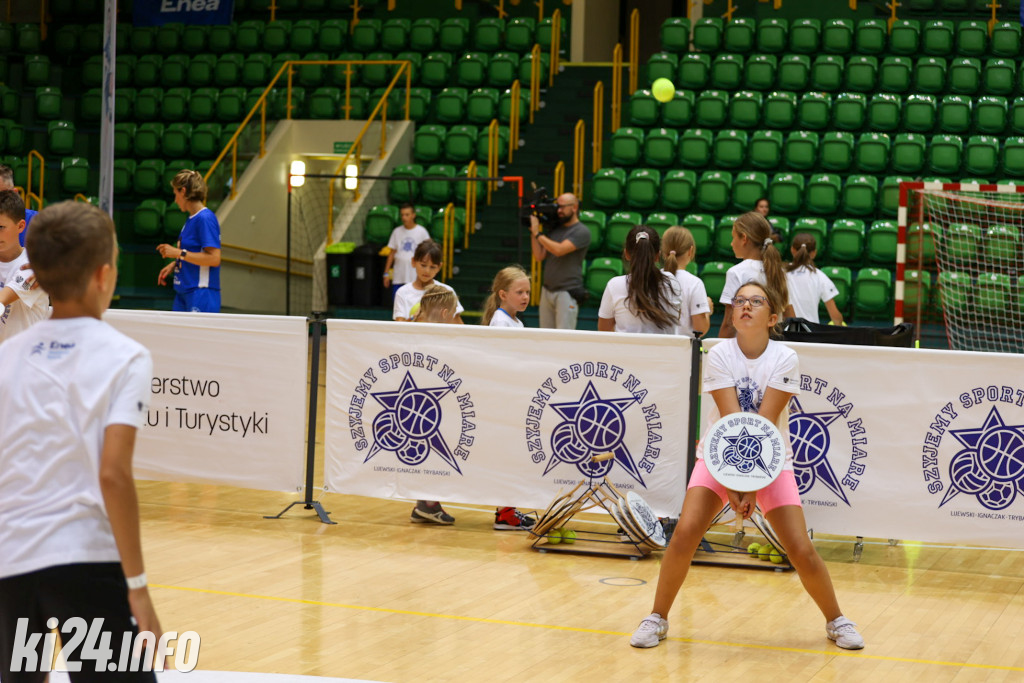 W Inowrocławiu gwiazdy sportu trenują z dzieciakami
