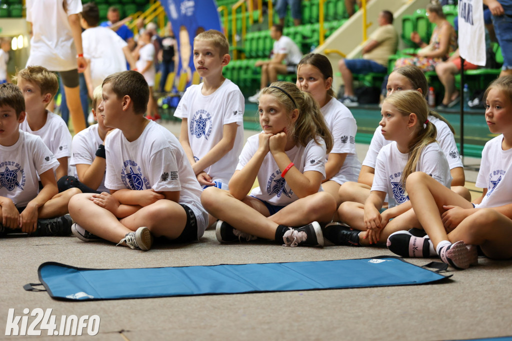 W Inowrocławiu gwiazdy sportu trenują z dzieciakami