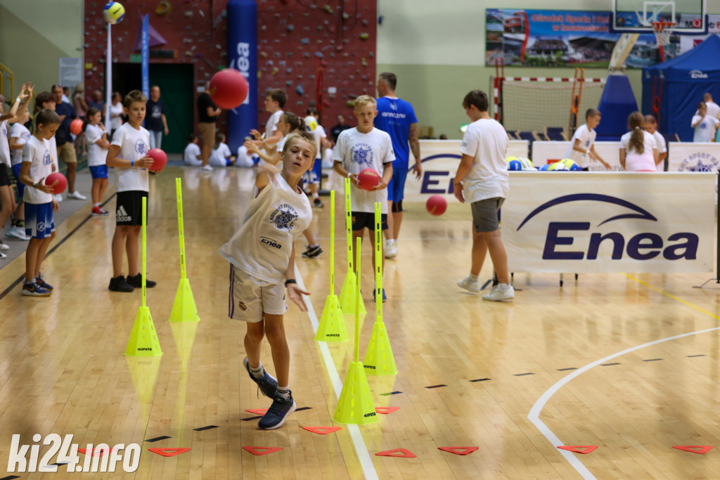 W Inowrocławiu gwiazdy sportu trenują z dzieciakami