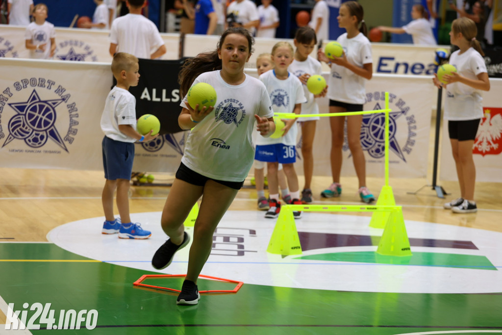 W Inowrocławiu gwiazdy sportu trenują z dzieciakami