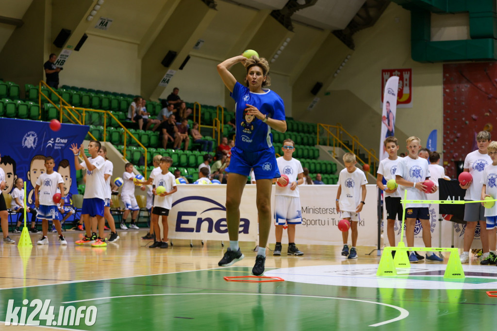 W Inowrocławiu gwiazdy sportu trenują z dzieciakami