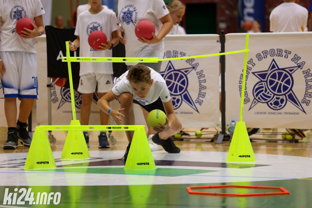 W Inowrocławiu gwiazdy sportu trenują z dzieciakami