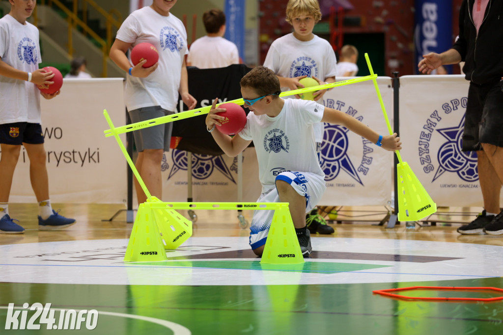 W Inowrocławiu gwiazdy sportu trenują z dzieciakami