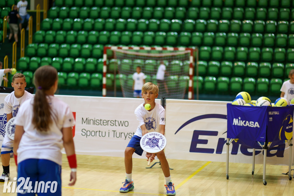 W Inowrocławiu gwiazdy sportu trenują z dzieciakami