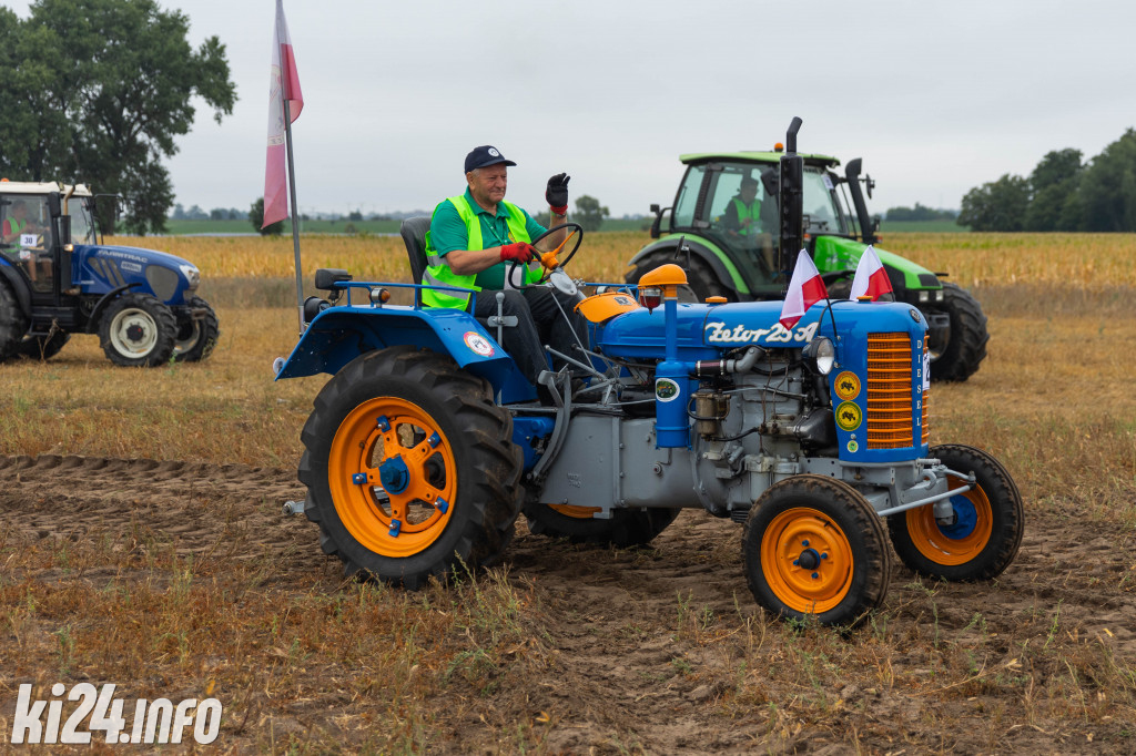 Kujawsko-Pałucki Rajd traktorów na polach Wielowsi