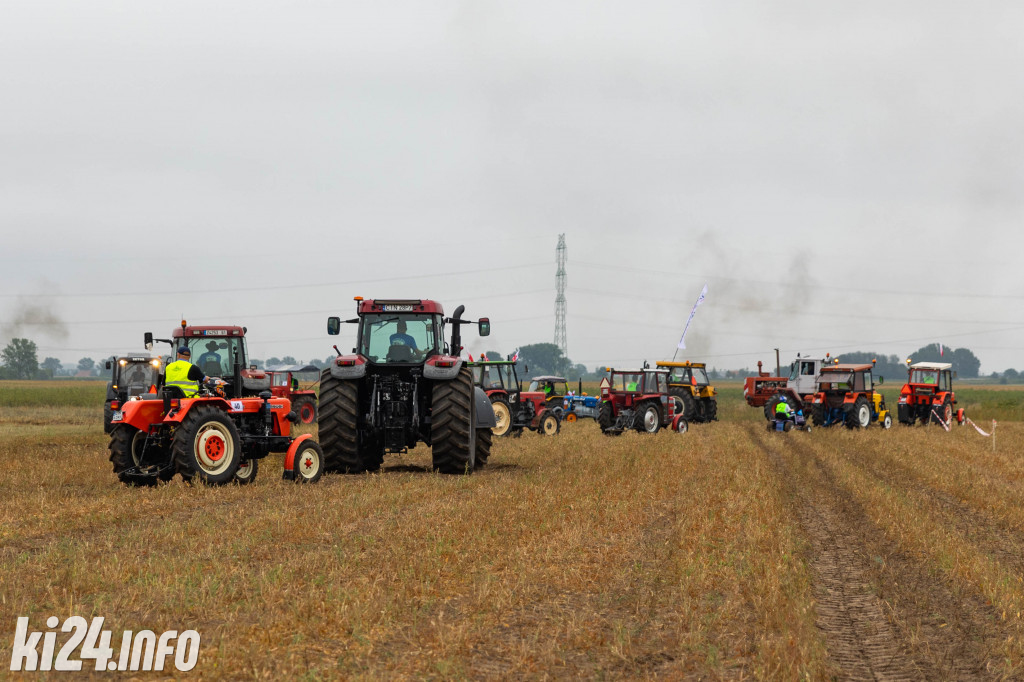 Kujawsko-Pałucki Rajd traktorów na polach Wielowsi