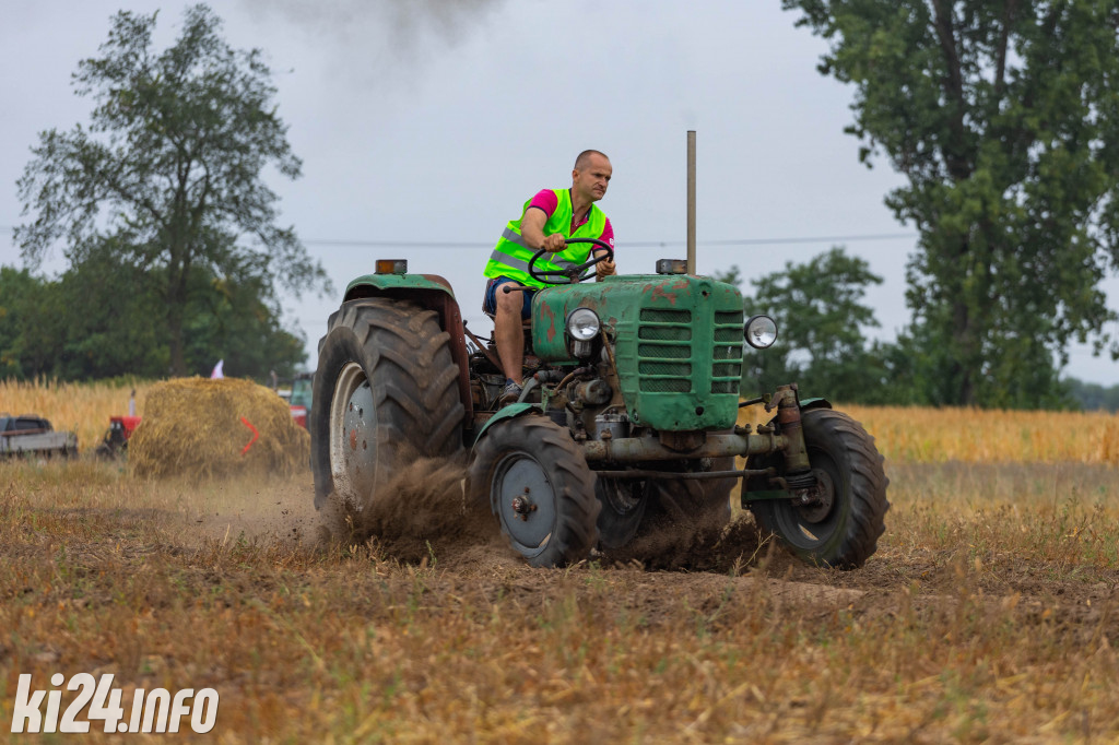 Kujawsko-Pałucki Rajd traktorów na polach Wielowsi