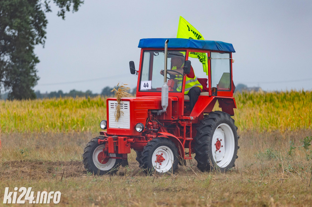 Kujawsko-Pałucki Rajd traktorów na polach Wielowsi