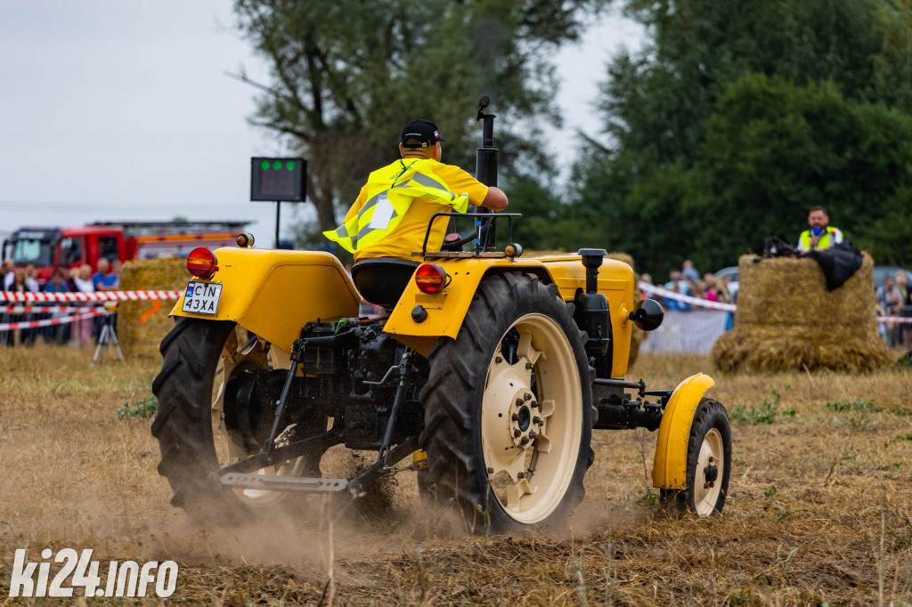 Kujawsko-Pałucki Rajd traktorów na polach Wielowsi