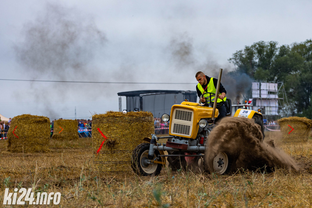 Kujawsko-Pałucki Rajd traktorów na polach Wielowsi