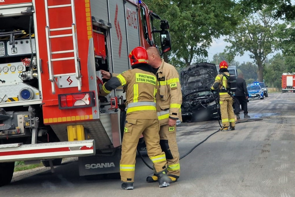 Pożar samochodu koło Janikowa