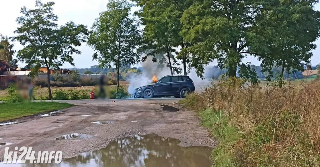 Pożar samochodu koło Janikowa