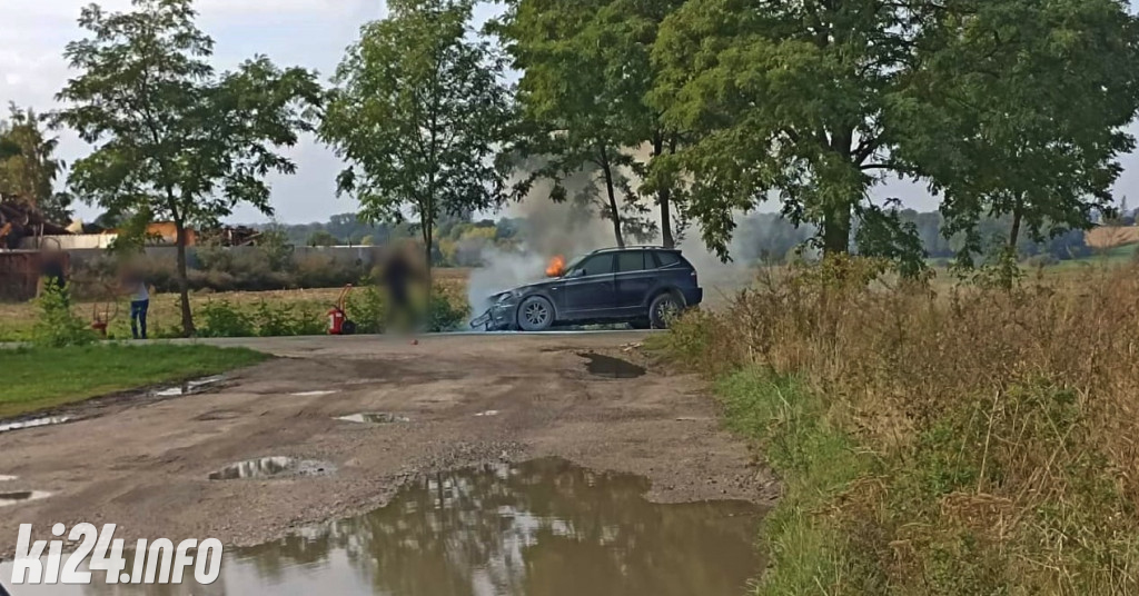Pożar samochodu koło Janikowa