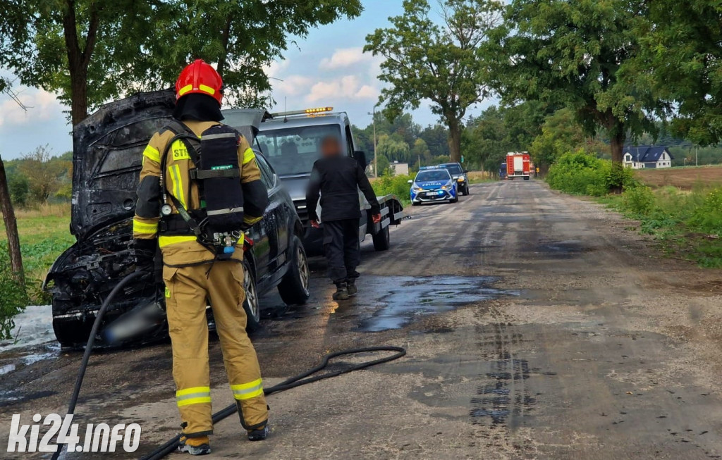 Pożar samochodu koło Janikowa