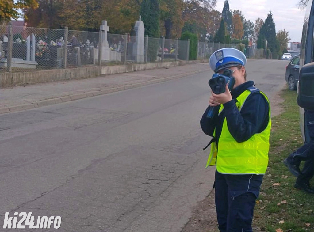 Policja przy cmentarzach