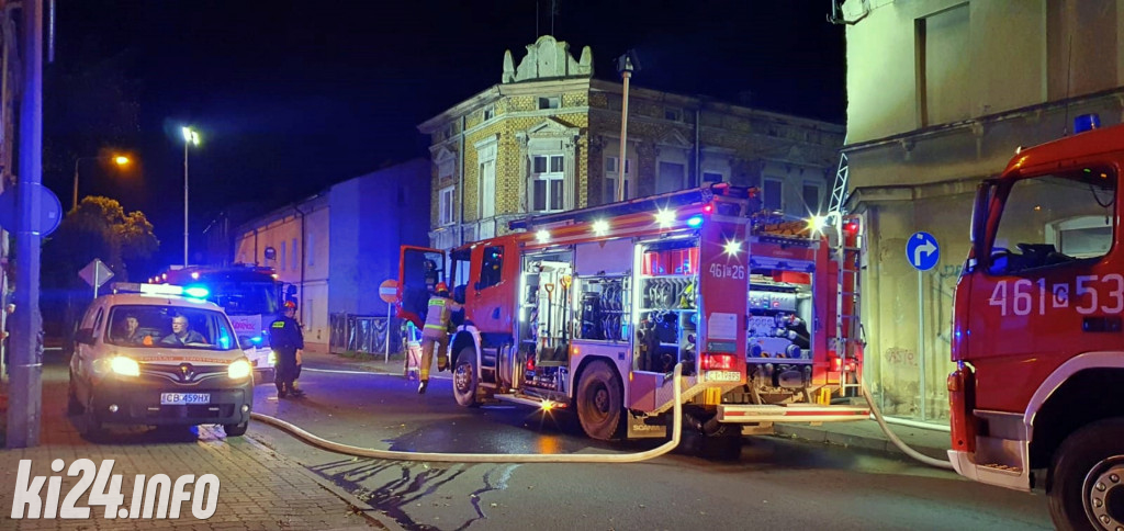 Pożar dachu w kamienicy w centrum miasta