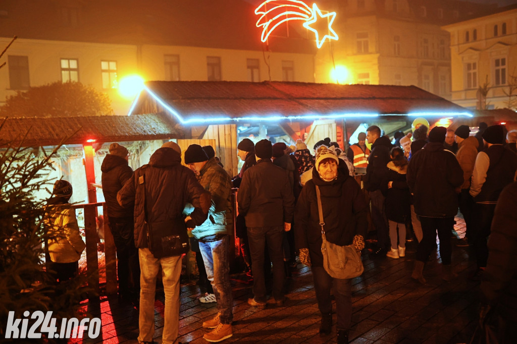 Wigilijne spotkanie mieszkańców Inowrocławia na Rynku