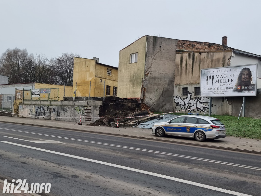 Zawalony mur na ul. Andrzeja