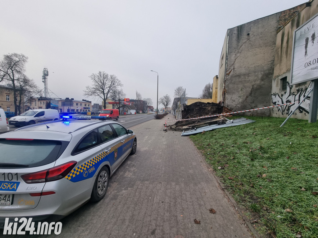 Zawalony mur na ul. Andrzeja