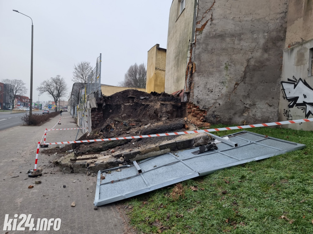 Zawalony mur na ul. Andrzeja