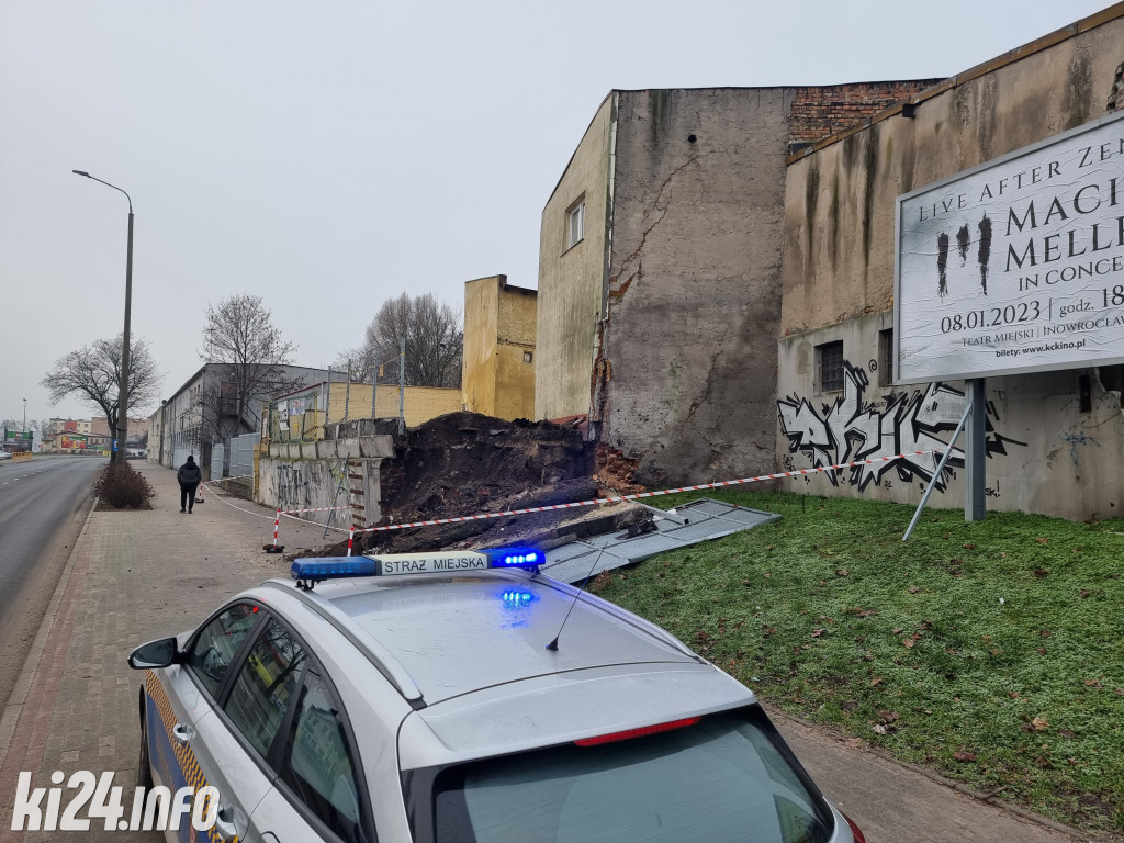 Zawalony mur na ul. Andrzeja