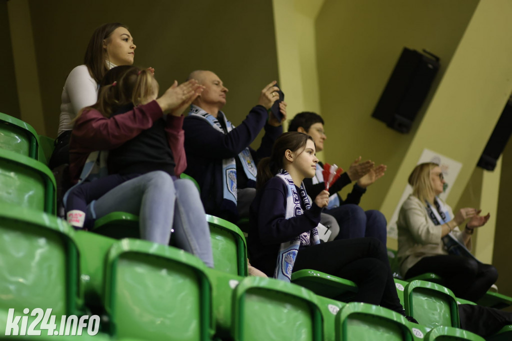Grali w nogę w szczytnym celu