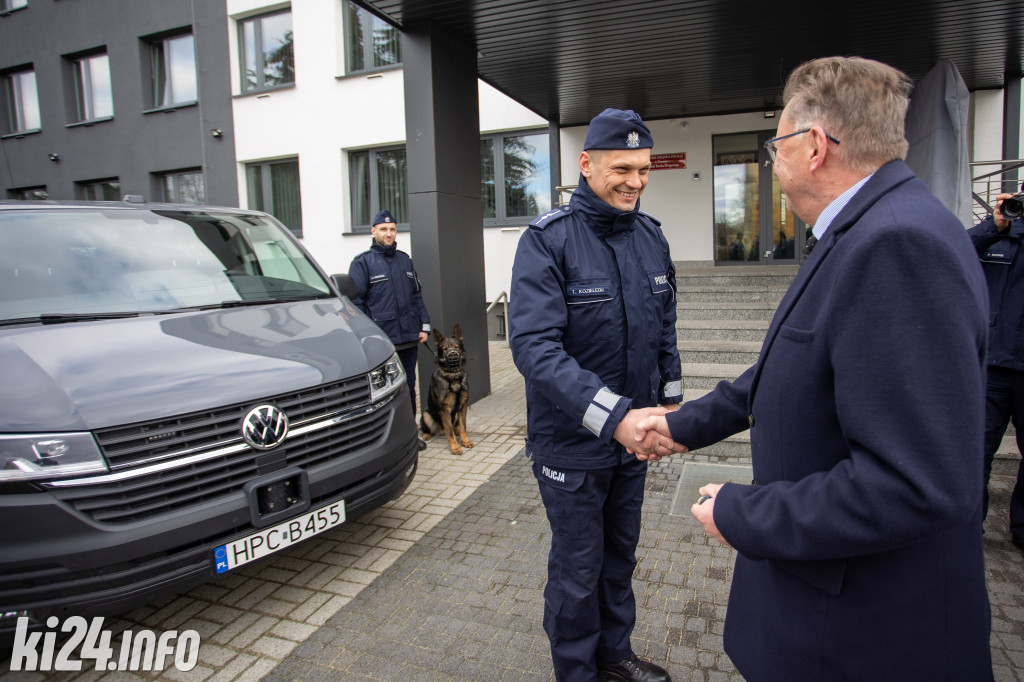 Nowy pojazd trafił do komendy policji w Inowrocławiu