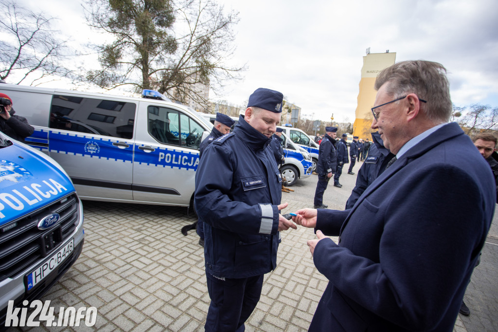 Nowy pojazd trafił do komendy policji w Inowrocławiu