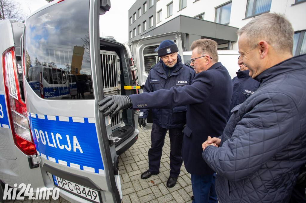 Nowy pojazd trafił do komendy policji w Inowrocławiu