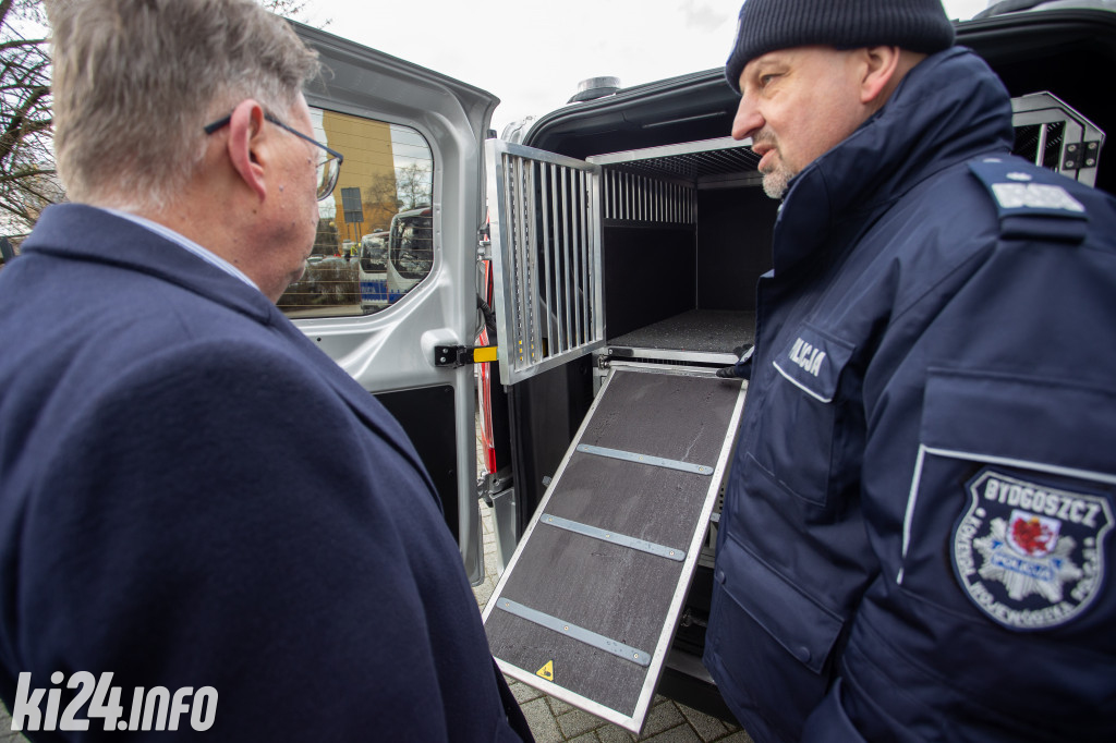Nowy pojazd trafił do komendy policji w Inowrocławiu