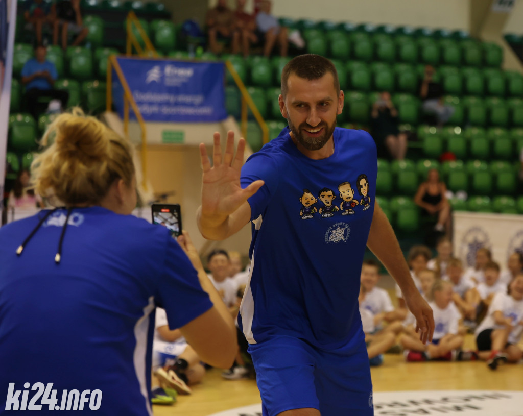 Trening z mistrzami sportu w hali