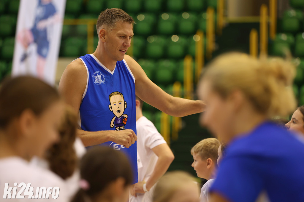 Trening z mistrzami sportu w hali
