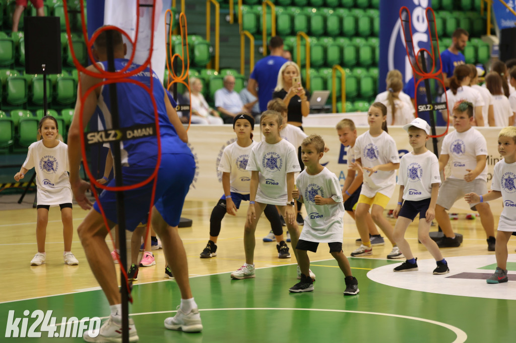 Trening z mistrzami sportu w hali