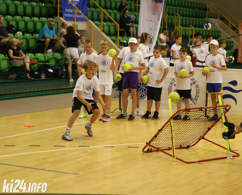 Trening z mistrzami sportu w hali