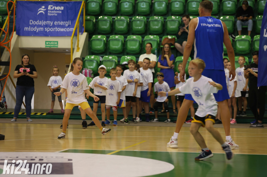 Trening z mistrzami sportu w hali