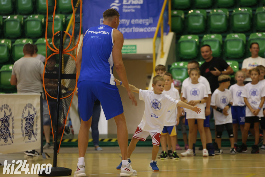 Trening z mistrzami sportu w hali