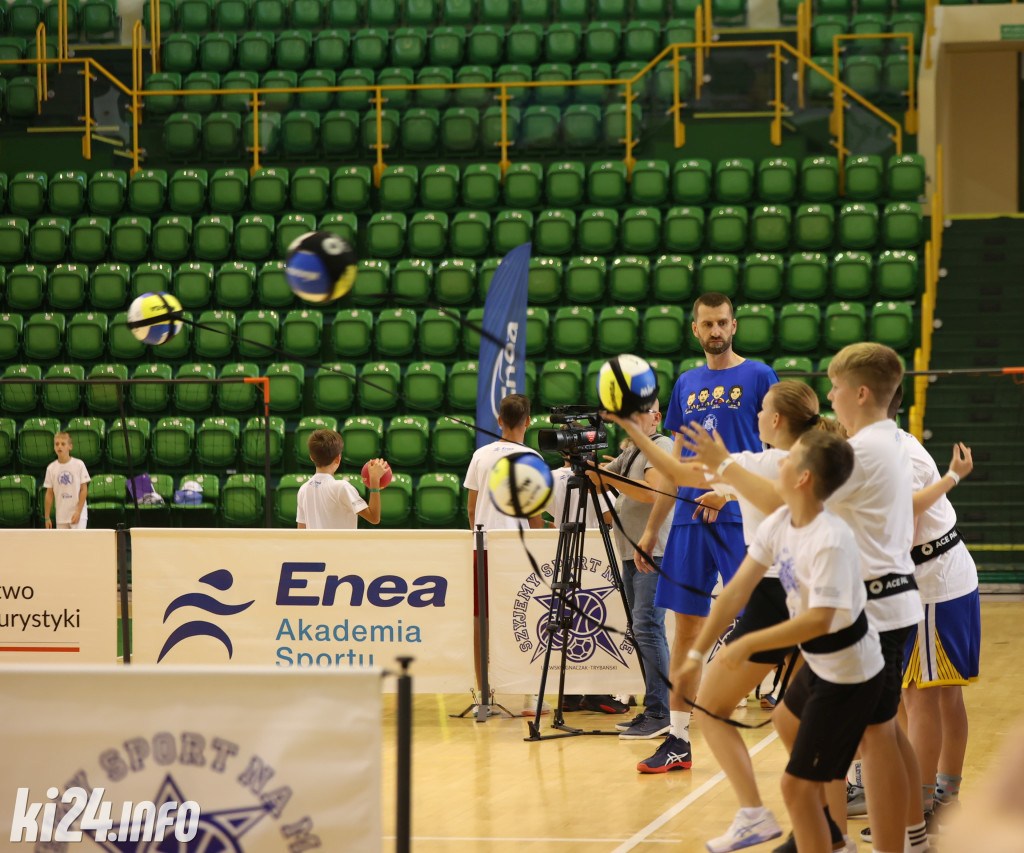 Trening z mistrzami sportu w hali