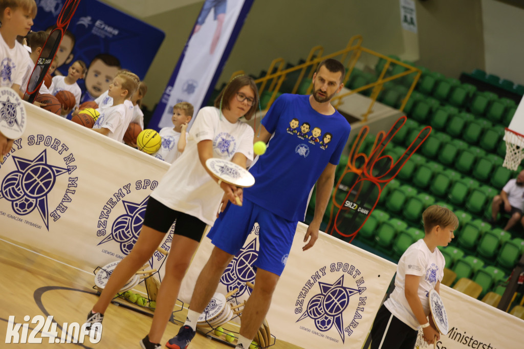Trening z mistrzami sportu w hali