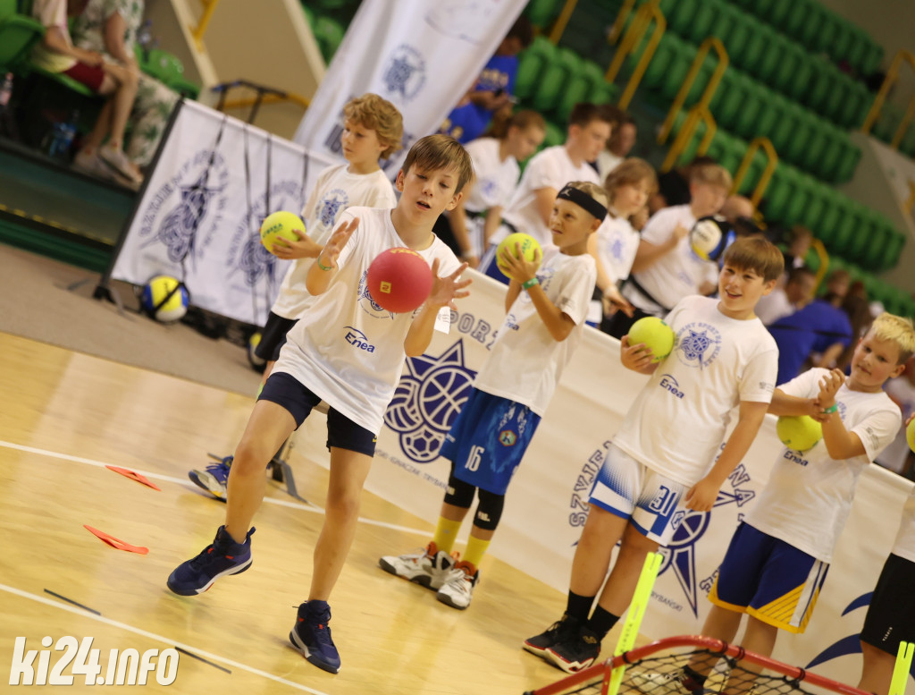 Trening z mistrzami sportu w hali