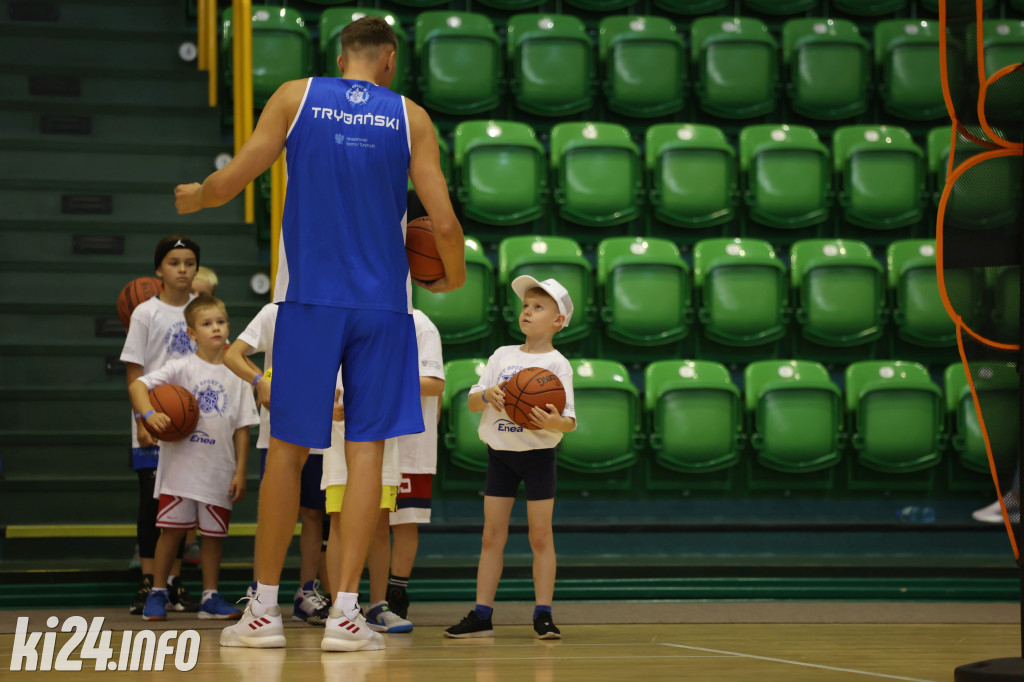 Trening z mistrzami sportu w hali