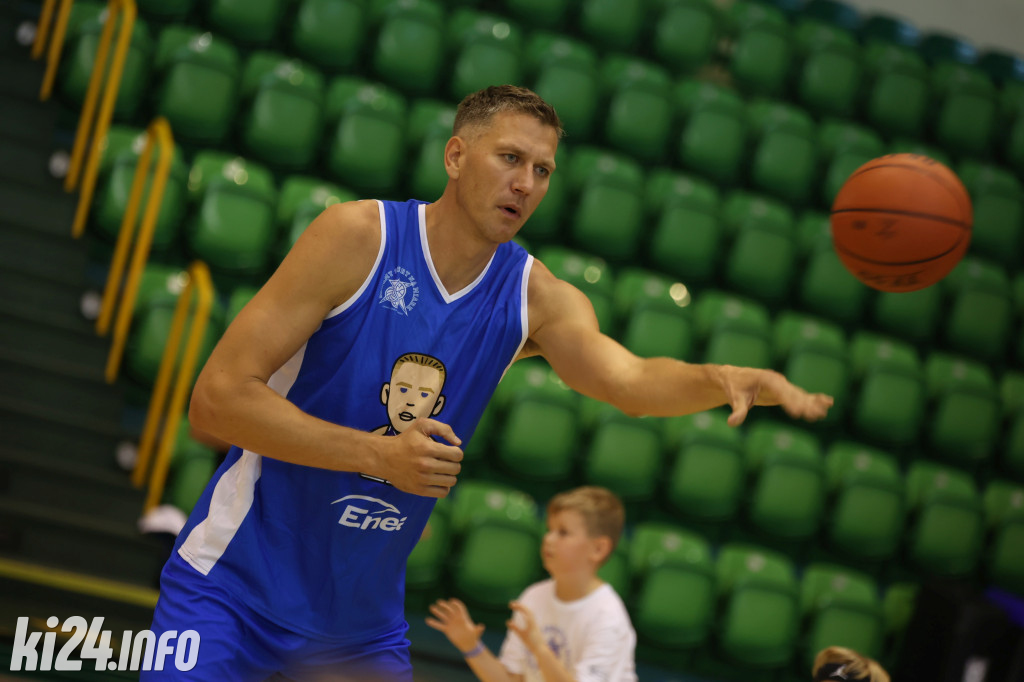 Trening z mistrzami sportu w hali