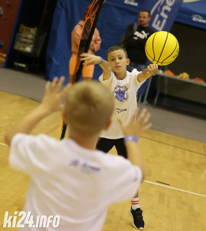 Trening z mistrzami sportu w hali