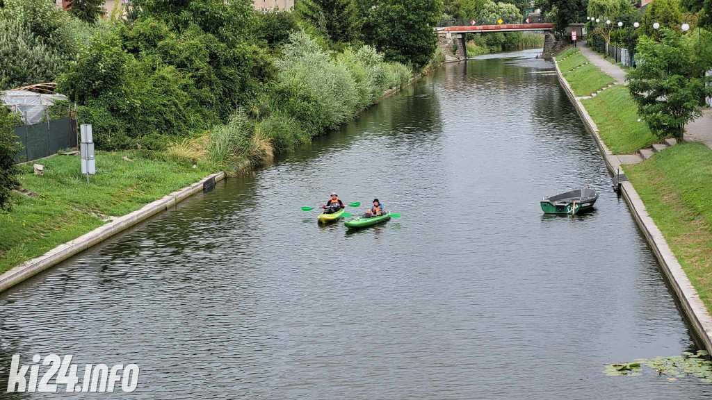 Przewiosłowali sto kilometrów