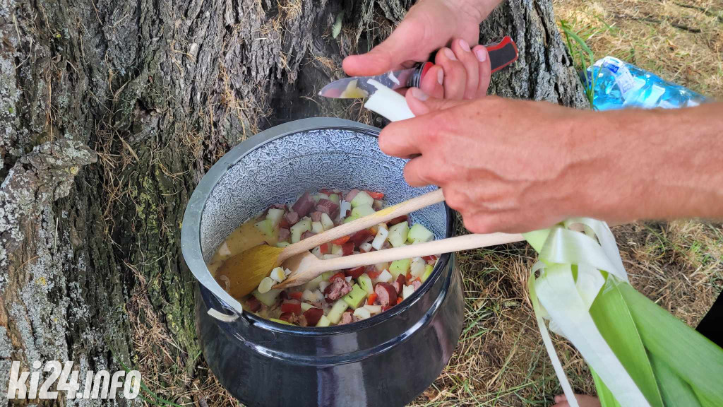 Przewiosłowali sto kilometrów