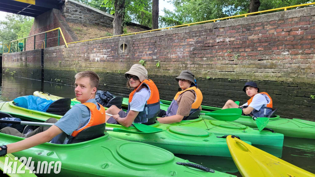 Przewiosłowali sto kilometrów