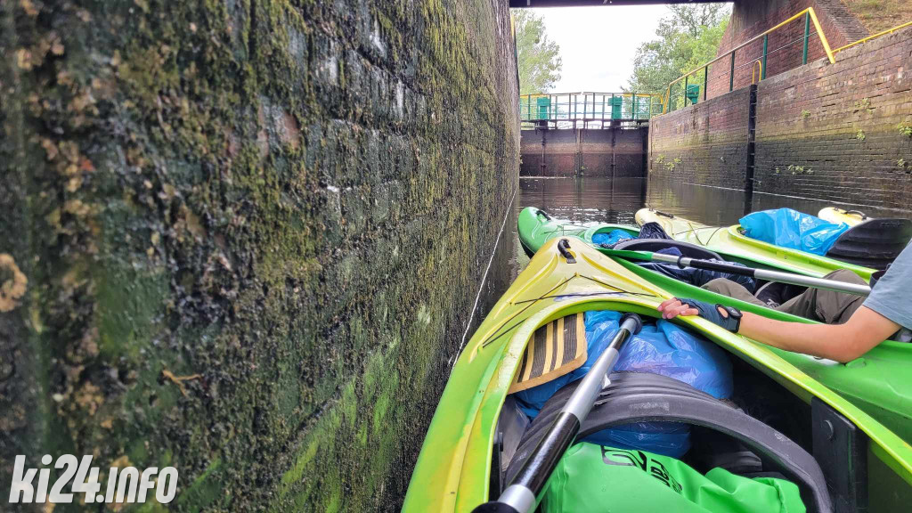 Przewiosłowali sto kilometrów