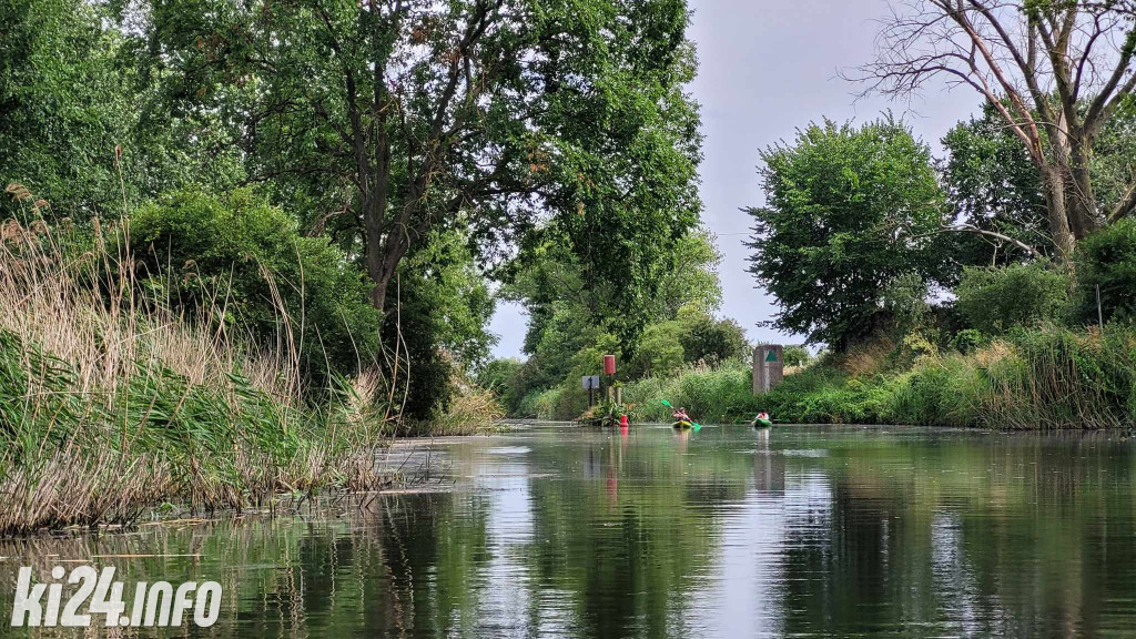 Przewiosłowali sto kilometrów