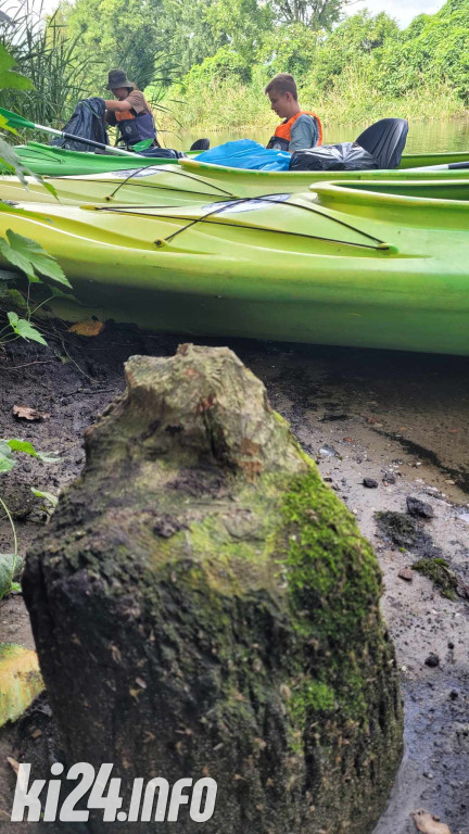 Przewiosłowali sto kilometrów