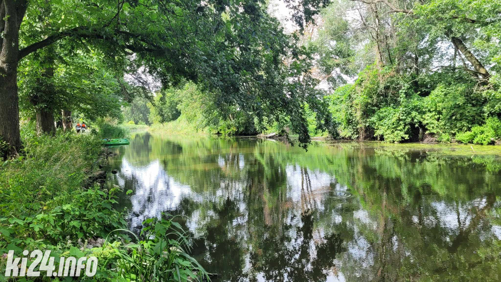 Przewiosłowali sto kilometrów