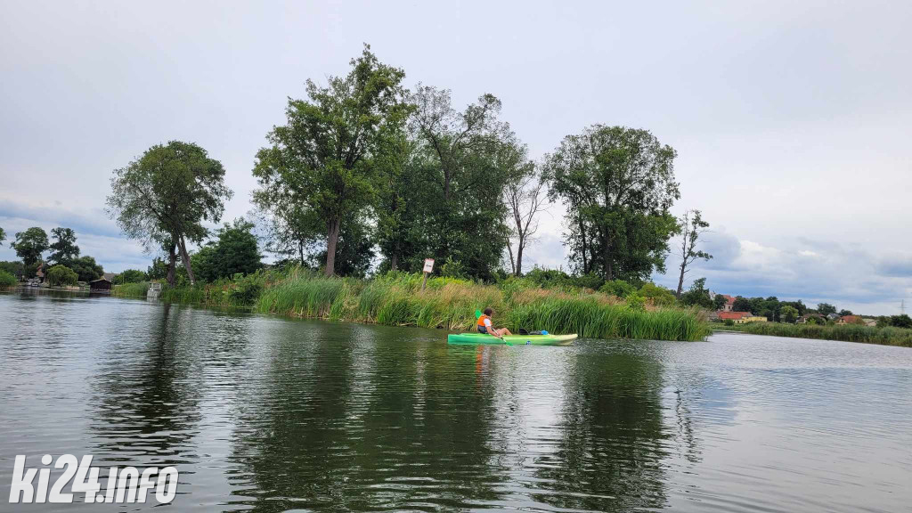 Przewiosłowali sto kilometrów